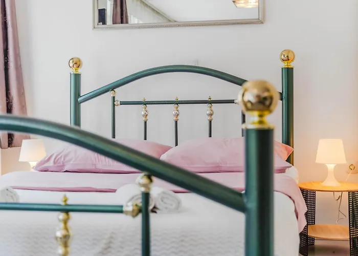 Charming Downtown Studio - Happy Rentals